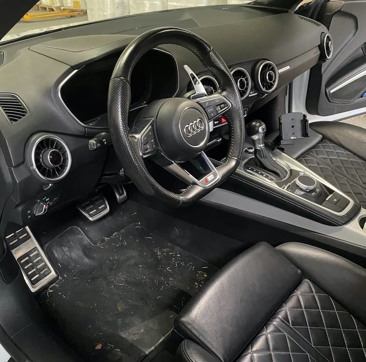 Habitacle nettoyé en profondeur en France — Avant