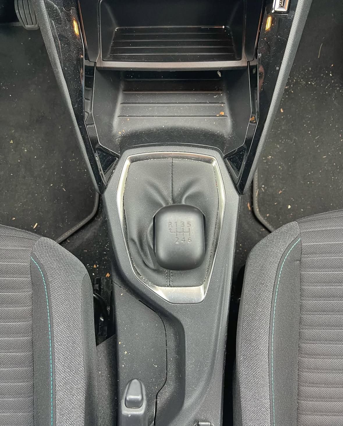 Nettoyage console centrale Citroën C3 à Ifs à Caen — Avant