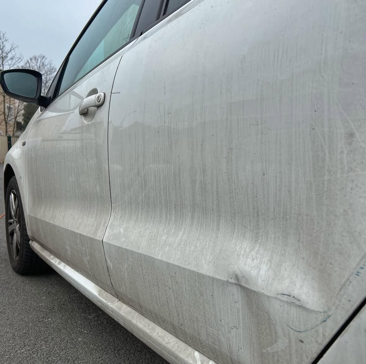 Lavage extérieur carrosserie blanche à Juvignac à Montpellier — Avant
