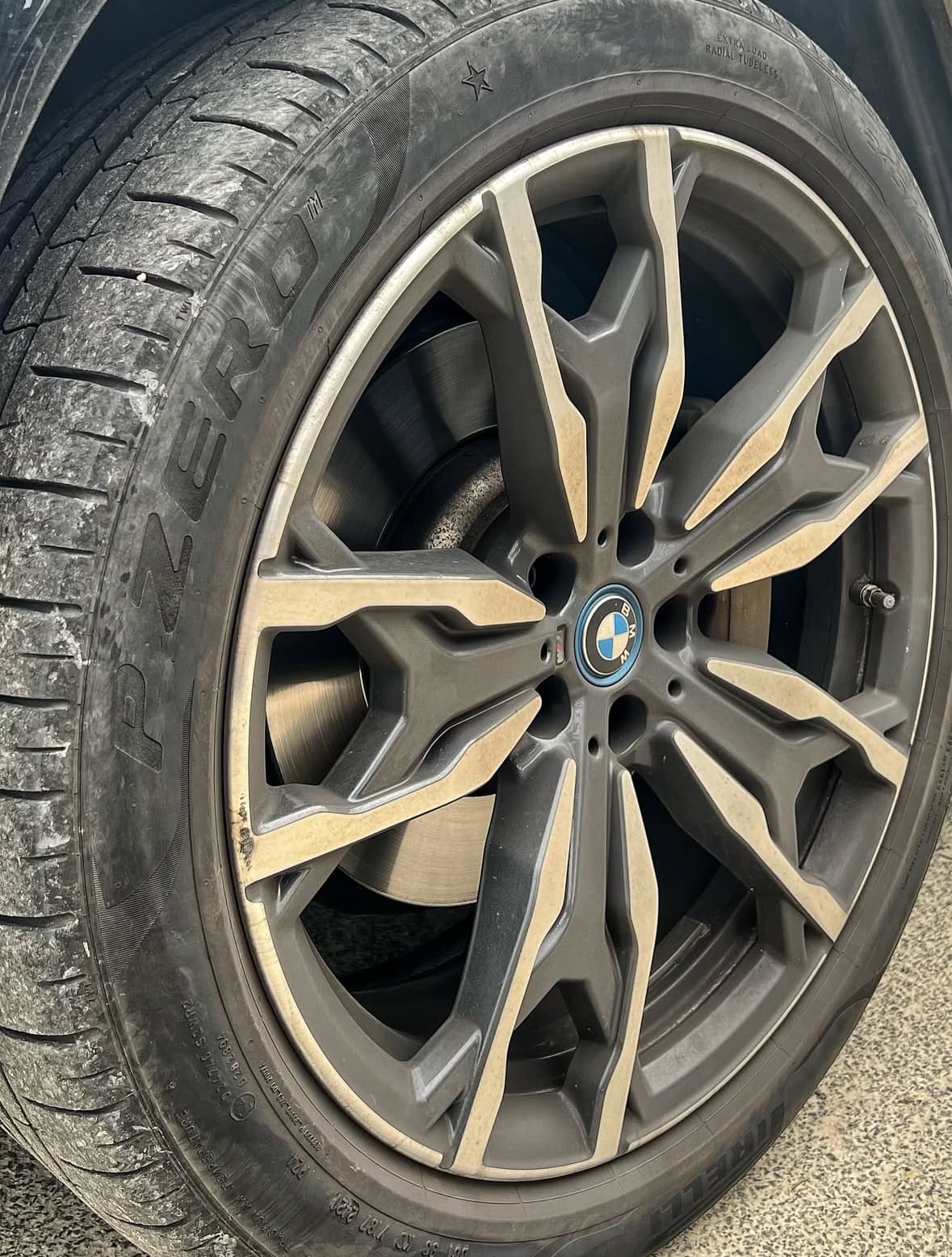 Décontamination jantes BMW à Carquefou à Nantes — Avant