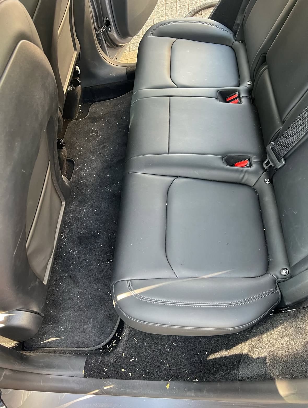 Nettoyage banquette Tesla Model 3 à Canet-en-Roussillon à Perpignan — Avant