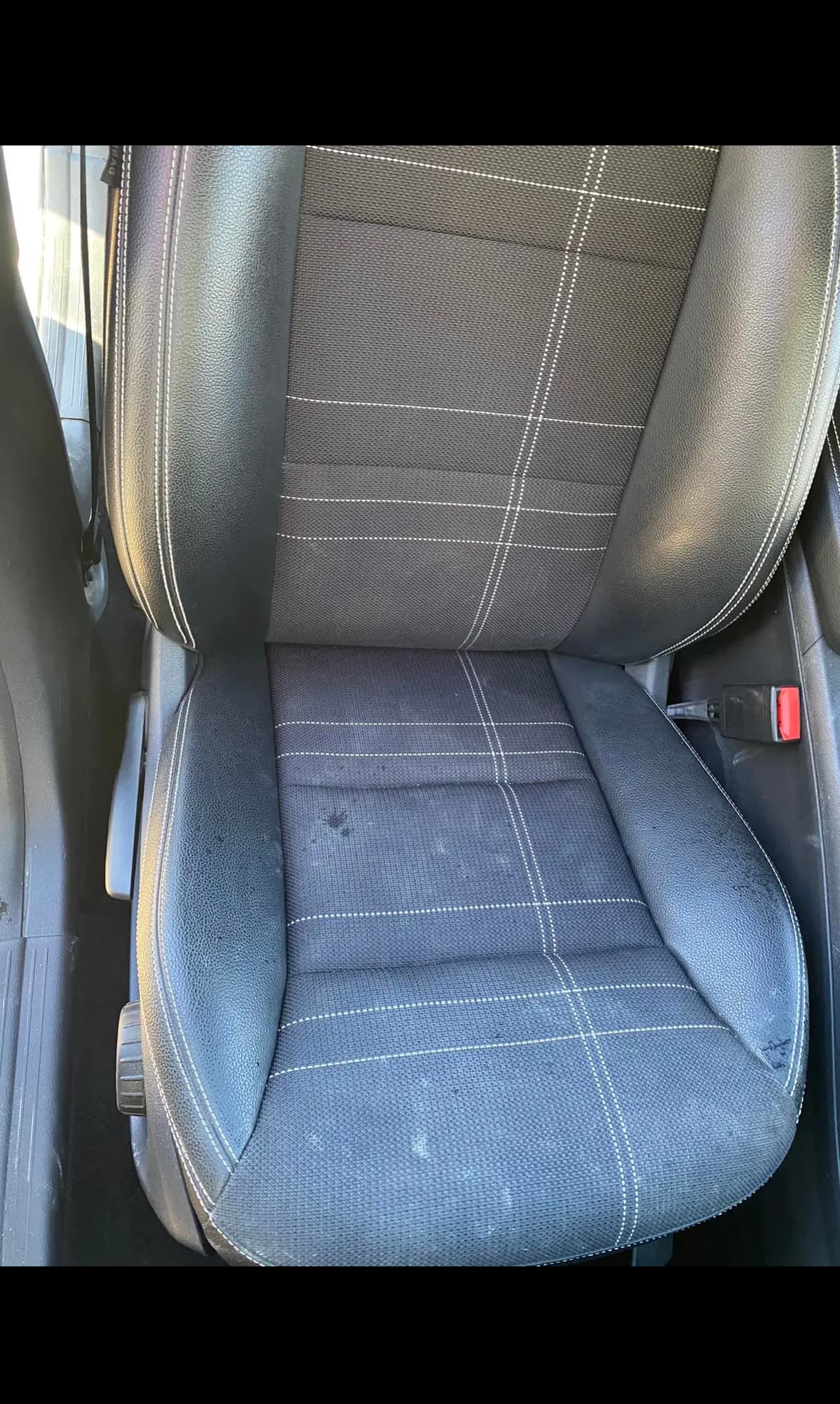 Shampoing siège mixte cuir et tissu à Balma à Toulouse — Avant